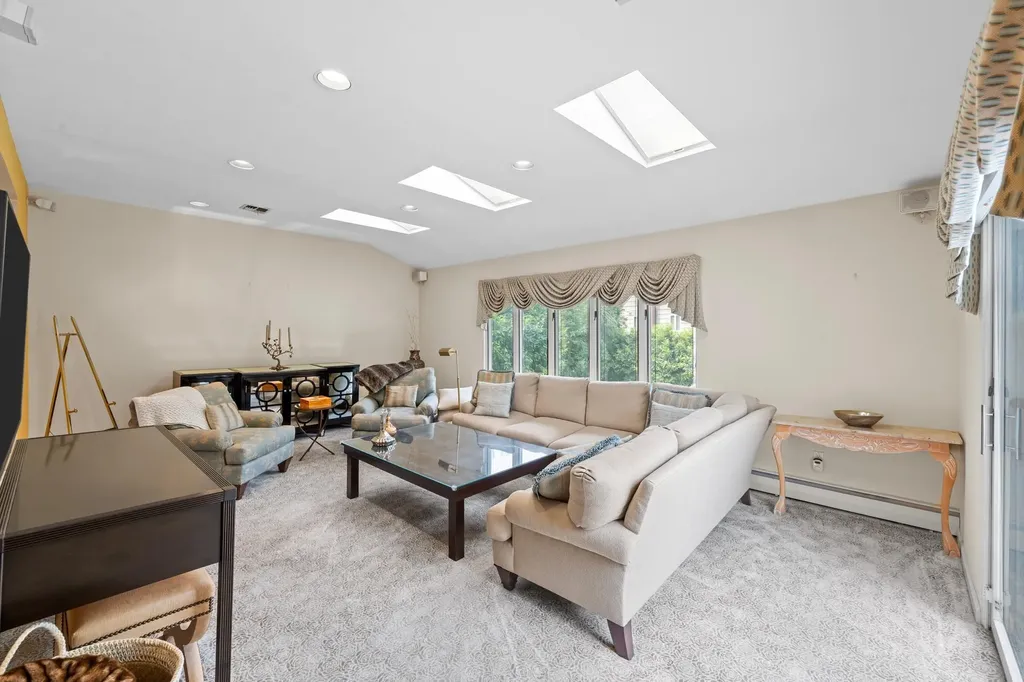 561 Amherst Drive Woodmere NY 11598