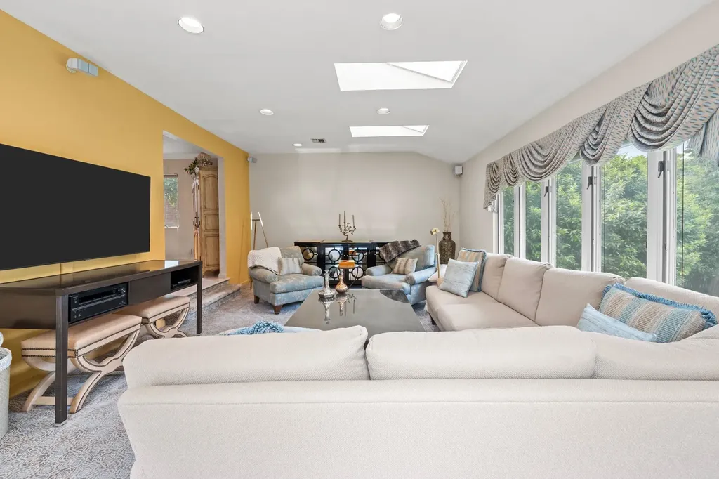 561 Amherst Drive Woodmere NY 11598