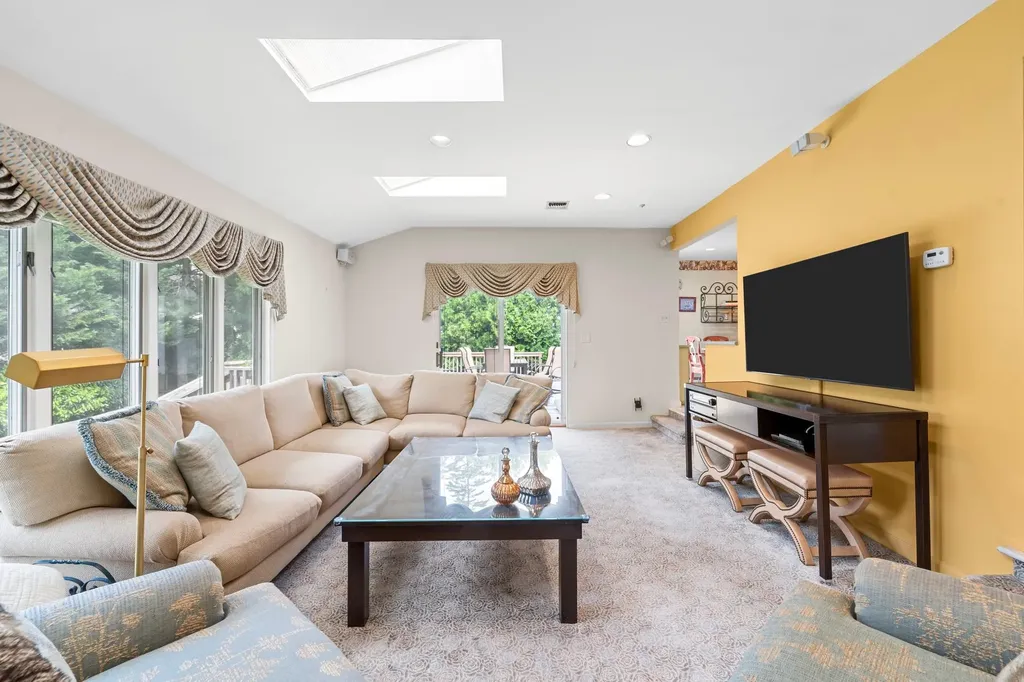 561 Amherst Drive Woodmere NY 11598