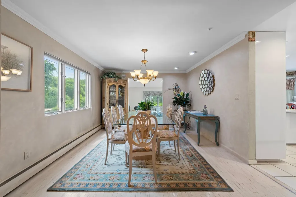 561 Amherst Drive Woodmere NY 11598