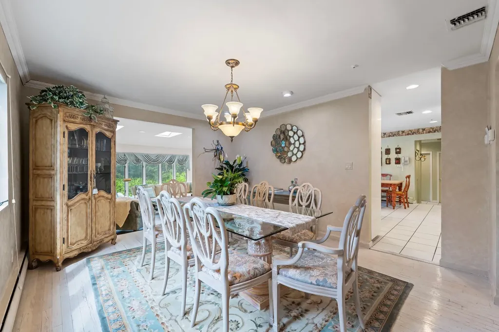 561 Amherst Drive Woodmere NY 11598