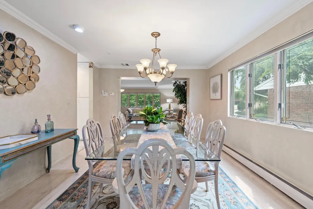 561 Amherst Drive Woodmere NY 11598