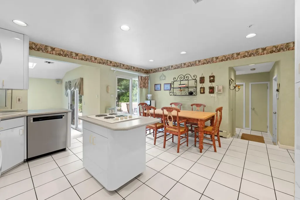 561 Amherst Drive Woodmere NY 11598