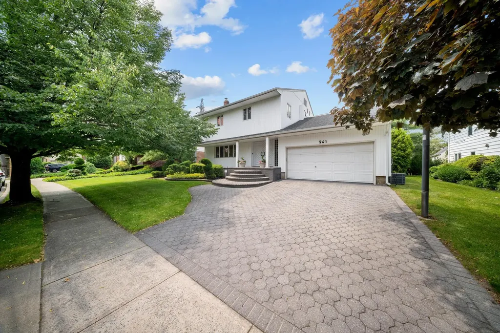561 Amherst Drive Woodmere NY 11598