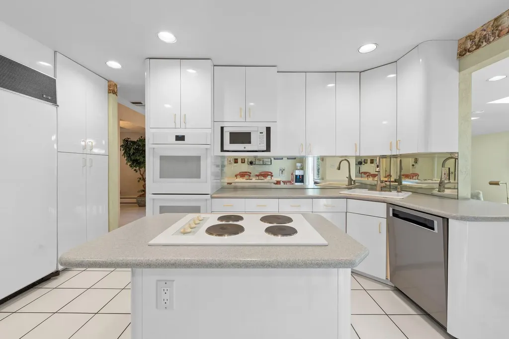 561 Amherst Drive Woodmere NY 11598