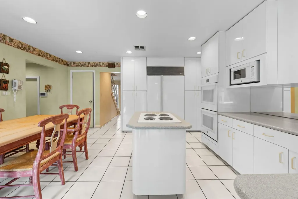 561 Amherst Drive Woodmere NY 11598