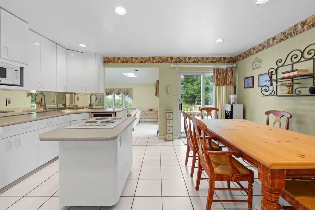 561 Amherst Drive Woodmere NY 11598