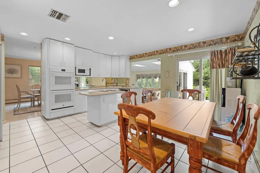 561 Amherst Drive Woodmere NY 11598