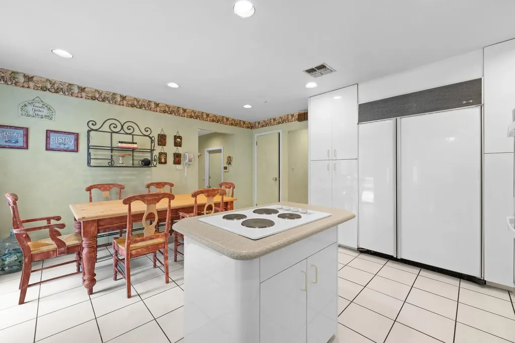 561 Amherst Drive Woodmere NY 11598