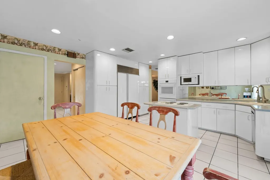 561 Amherst Drive Woodmere NY 11598