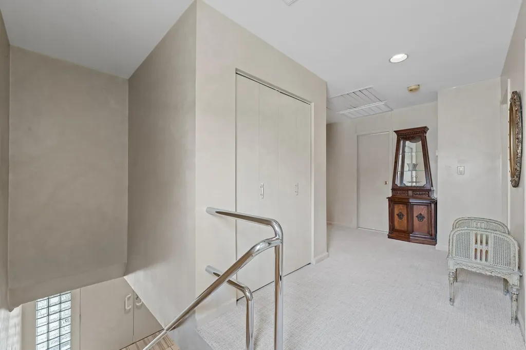 561 Amherst Drive Woodmere NY 11598