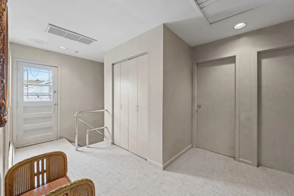 561 Amherst Drive Woodmere NY 11598