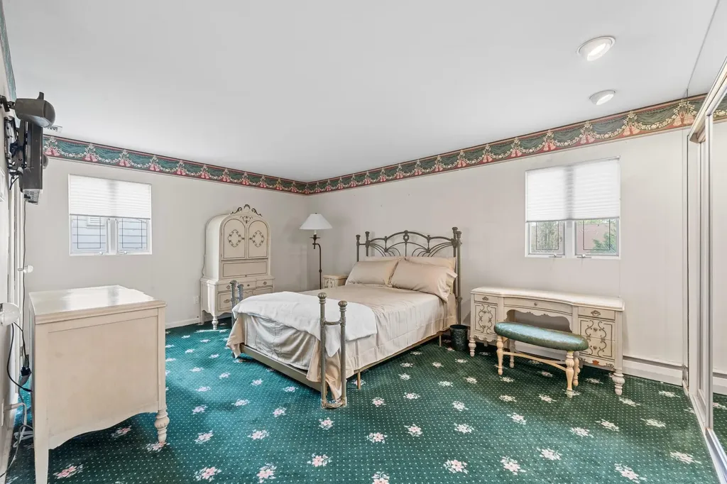 561 Amherst Drive Woodmere NY 11598