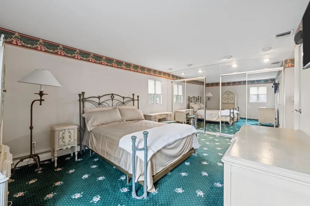 561 Amherst Drive Woodmere NY 11598