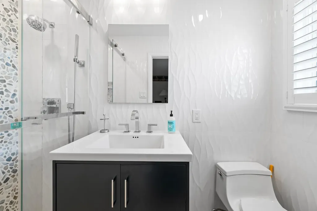 561 Amherst Drive Woodmere NY 11598