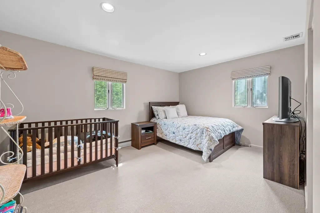 561 Amherst Drive Woodmere NY 11598
