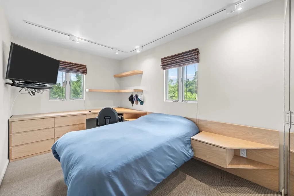 561 Amherst Drive Woodmere NY 11598