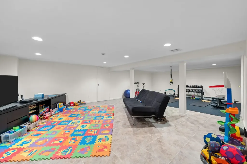 561 Amherst Drive Woodmere NY 11598