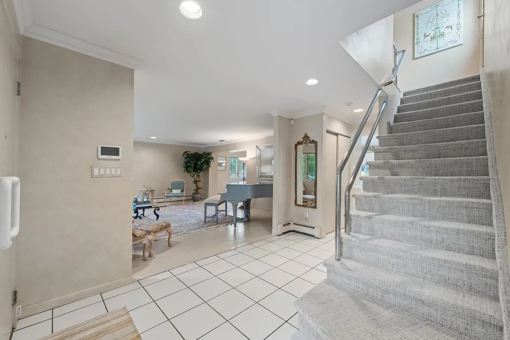 561 Amherst Drive Woodmere NY 11598