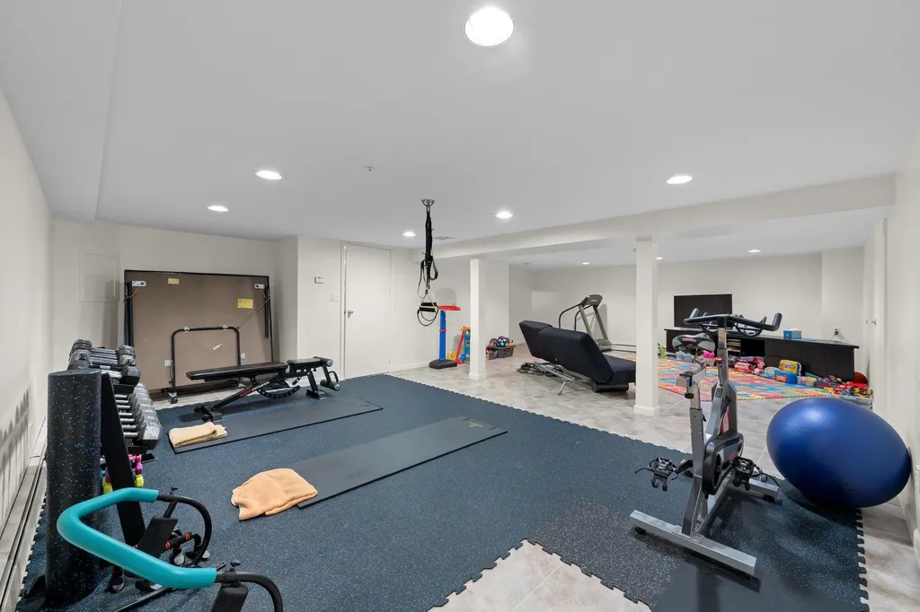 561 Amherst Drive Woodmere NY 11598