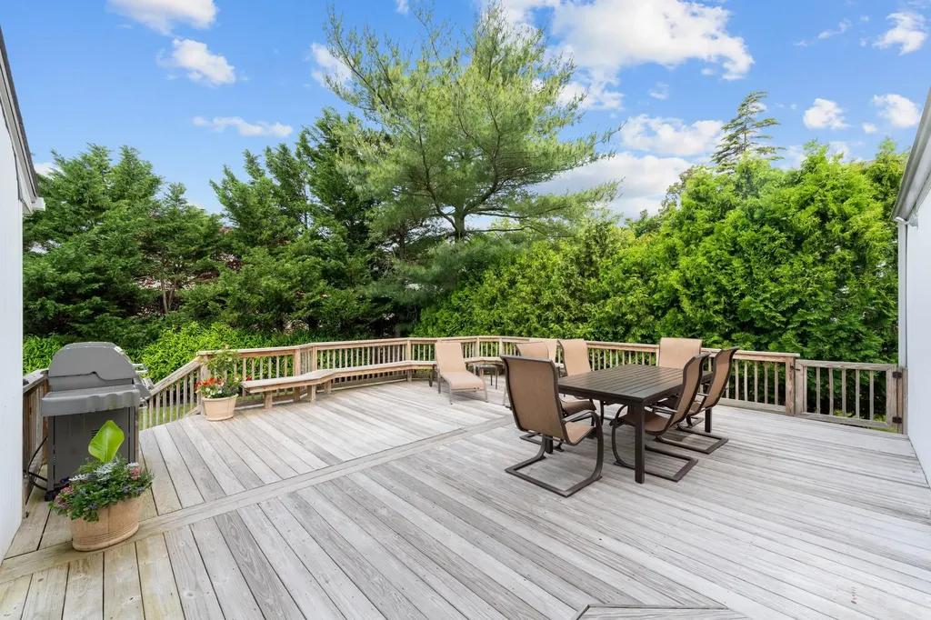 561 Amherst Drive Woodmere NY 11598