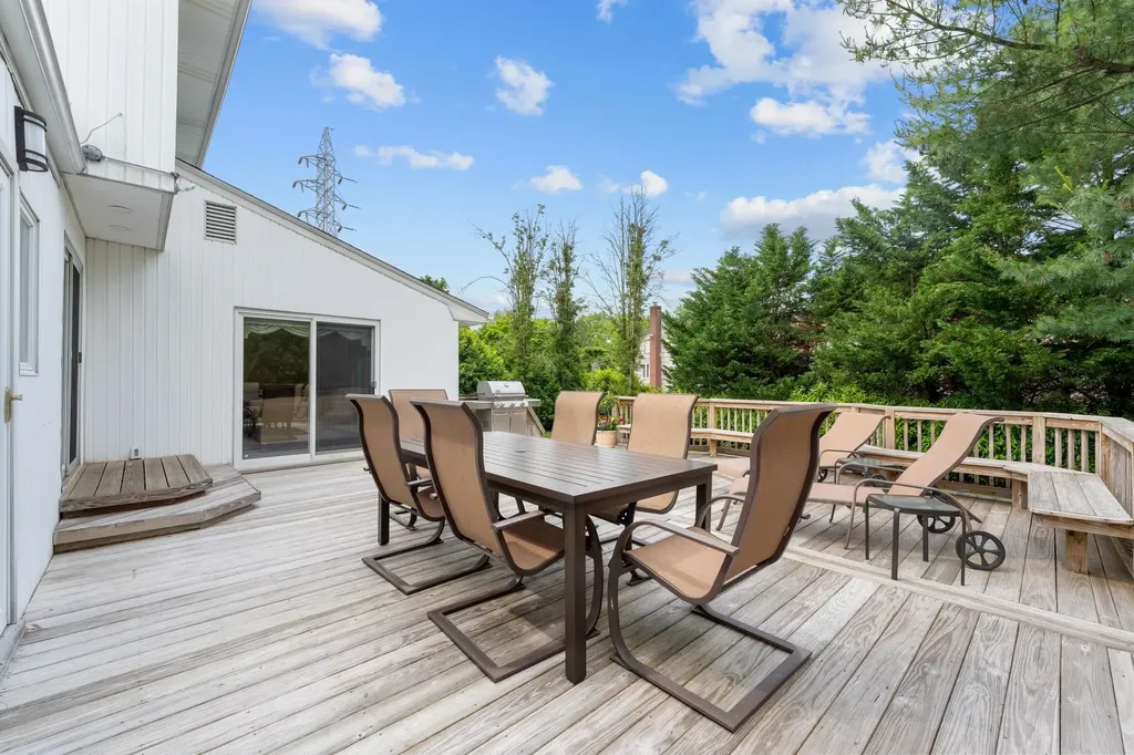 561 Amherst Drive Woodmere NY 11598