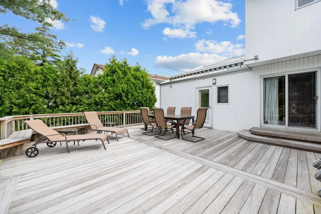 561 Amherst Drive Woodmere NY 11598