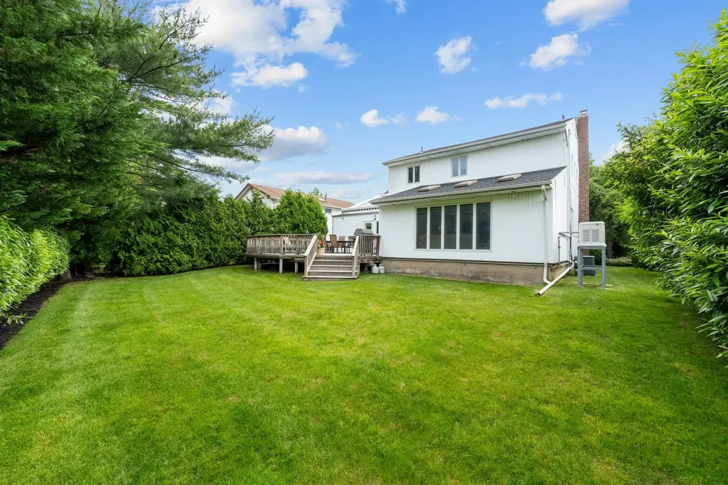 561 Amherst Drive Woodmere NY 11598