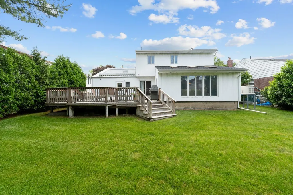 561 Amherst Drive Woodmere NY 11598