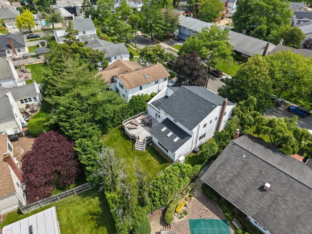 561 Amherst Drive Woodmere NY 11598