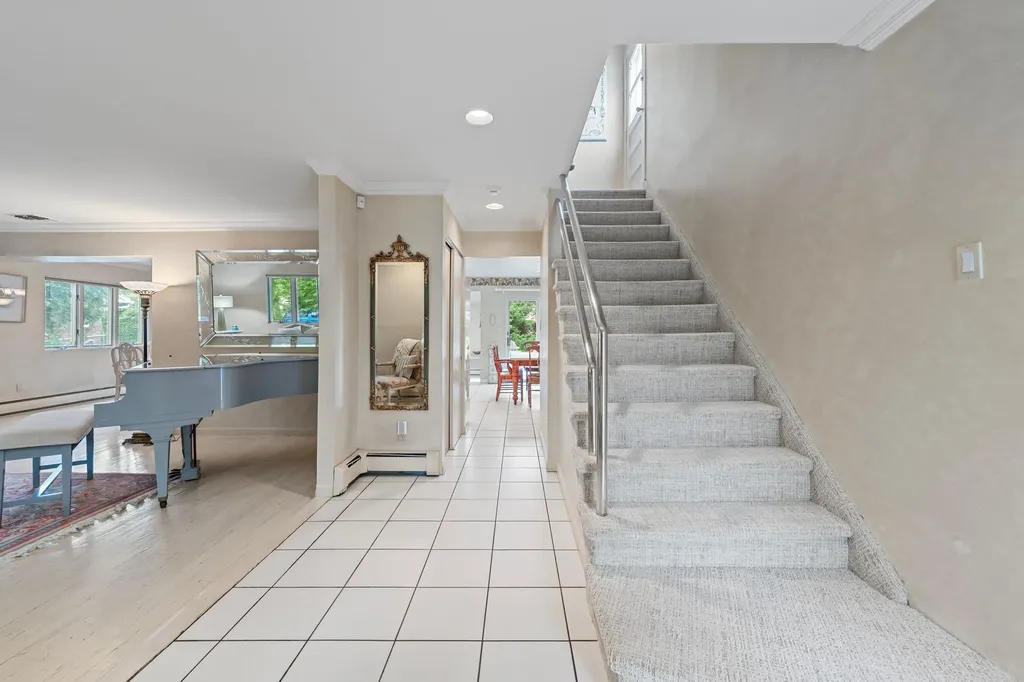 561 Amherst Drive Woodmere NY 11598