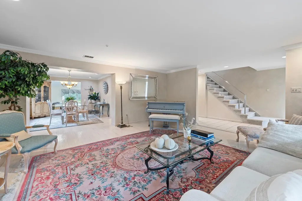 561 Amherst Drive Woodmere NY 11598