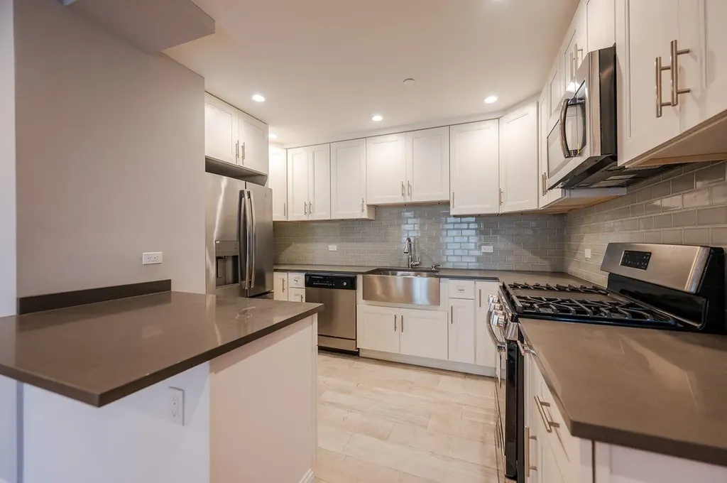 661 W Broadway Long Beach NY 11561