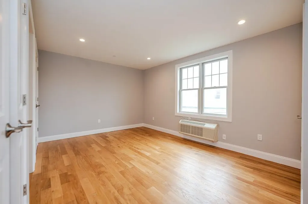 661 W Broadway Long Beach NY 11561