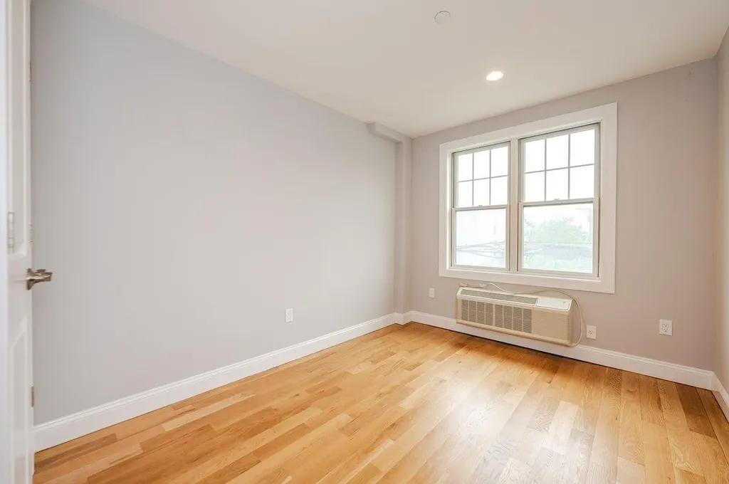 661 W Broadway Long Beach NY 11561
