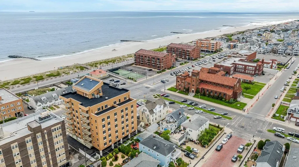 661 W Broadway Long Beach NY 11561