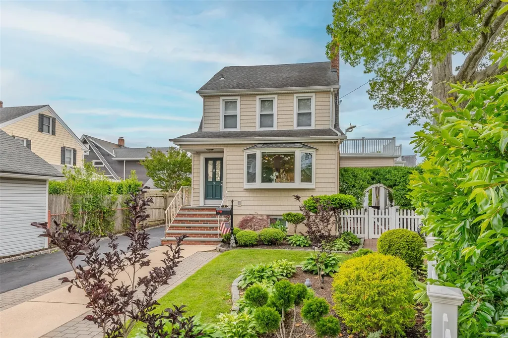 3 Palisade Avenue Lynbrook NY 11563