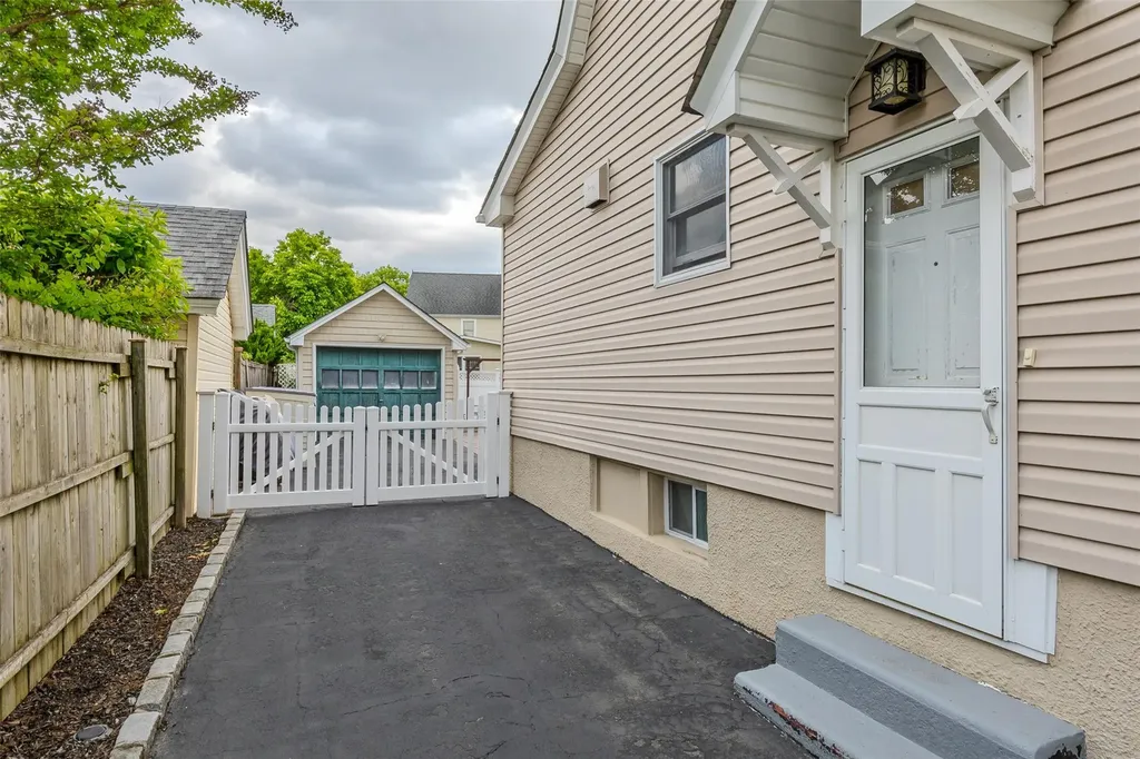 3 Palisade Avenue Lynbrook NY 11563