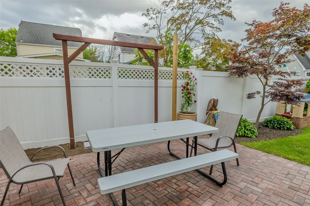 3 Palisade Avenue Lynbrook NY 11563