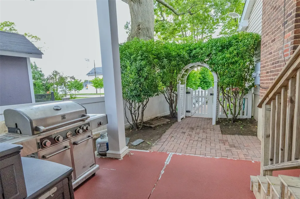 3 Palisade Avenue Lynbrook NY 11563