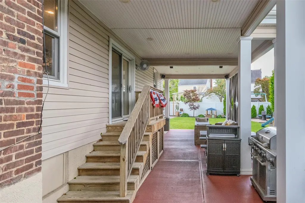3 Palisade Avenue Lynbrook NY 11563