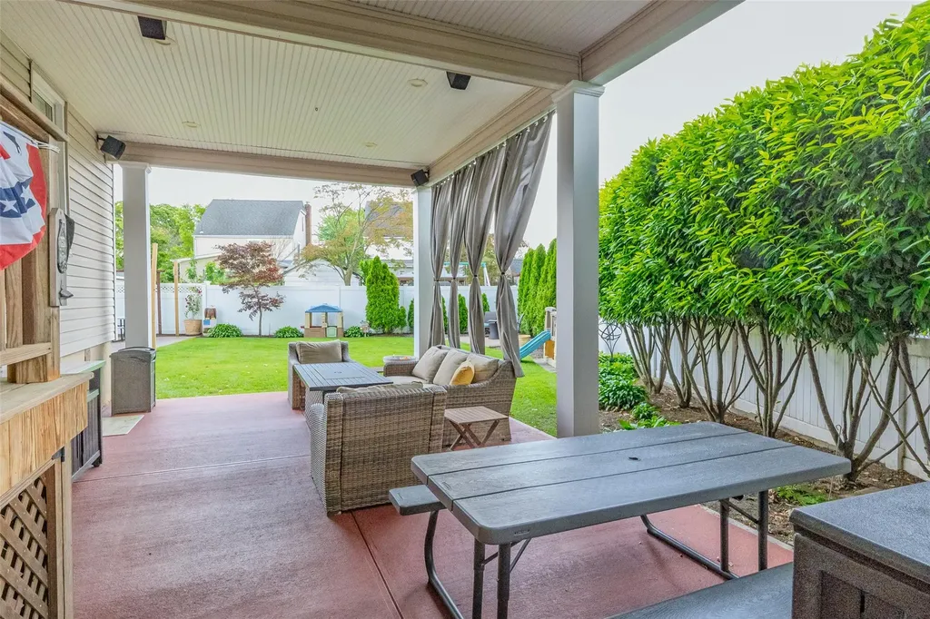 3 Palisade Avenue Lynbrook NY 11563