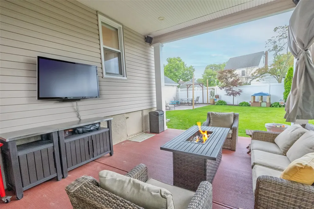 3 Palisade Avenue Lynbrook NY 11563