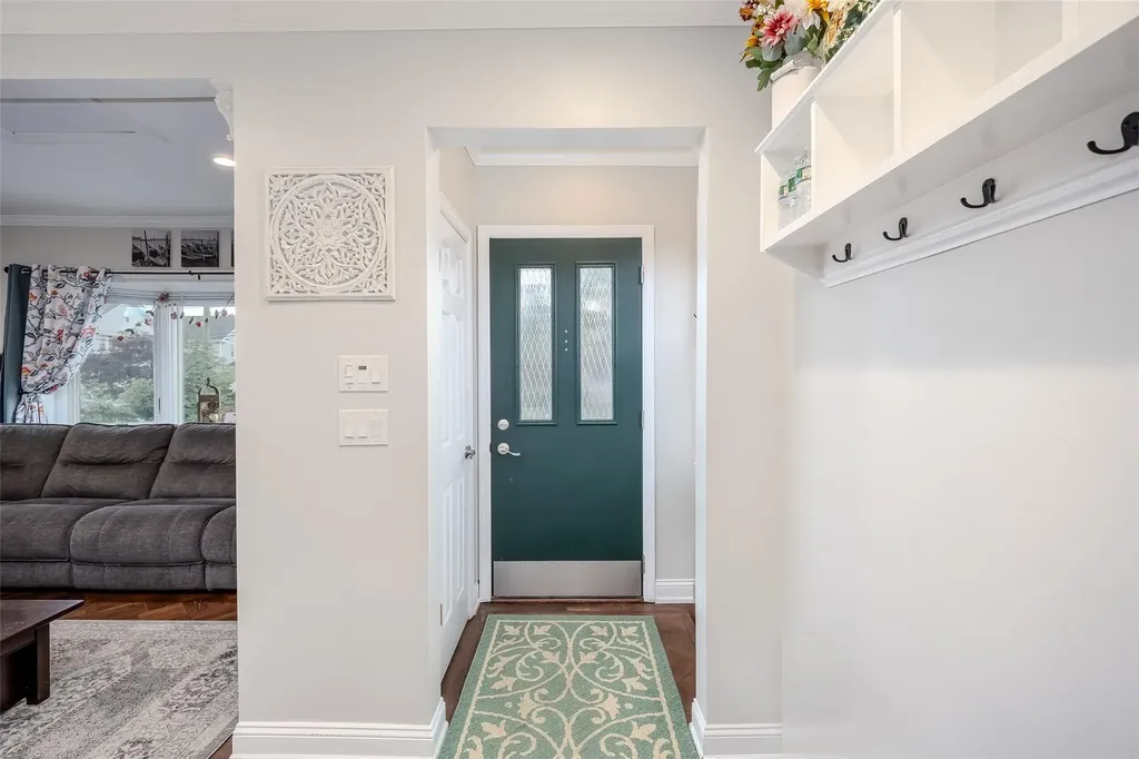 3 Palisade Avenue Lynbrook NY 11563