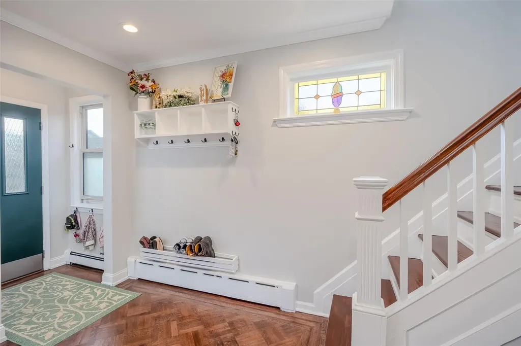 3 Palisade Avenue Lynbrook NY 11563