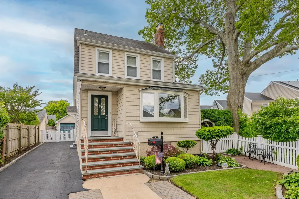 3 Palisade Avenue Lynbrook NY 11563