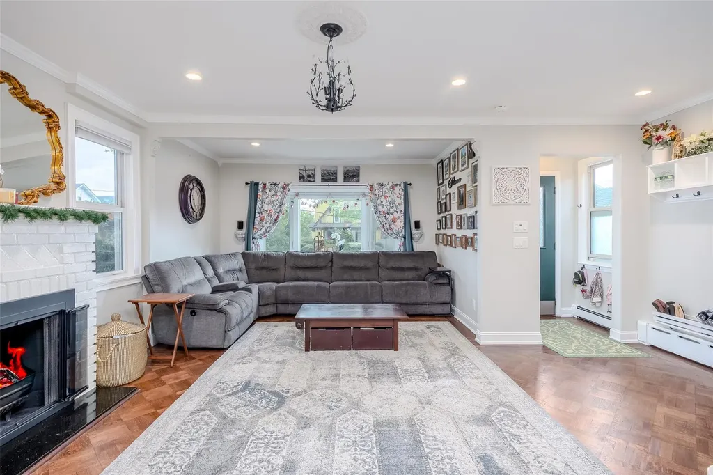 3 Palisade Avenue Lynbrook NY 11563