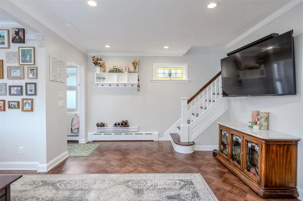 3 Palisade Avenue Lynbrook NY 11563
