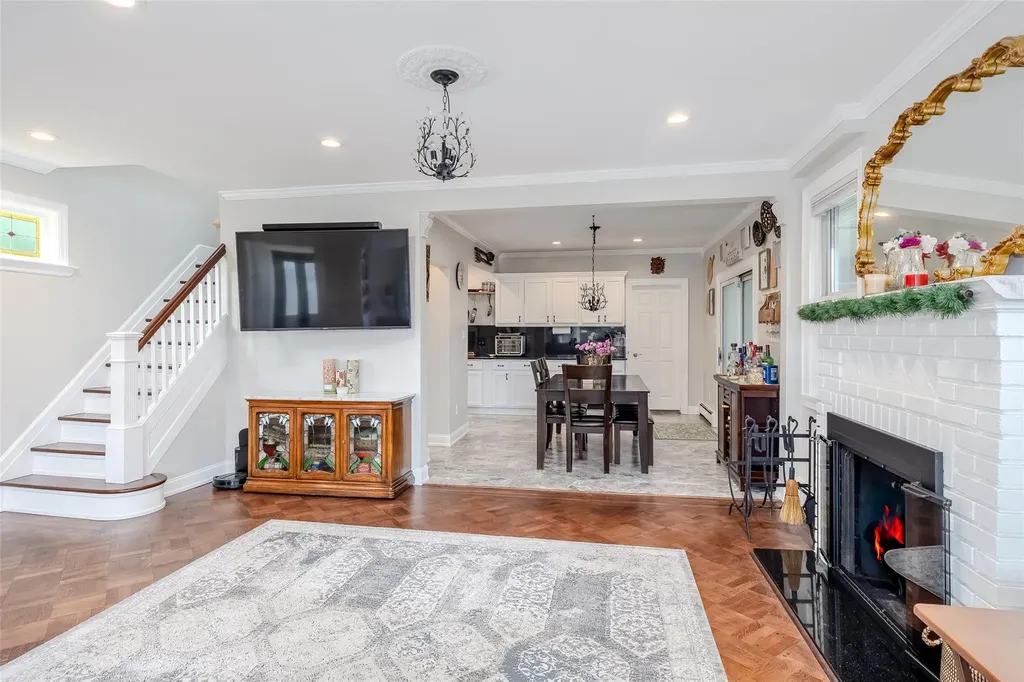 3 Palisade Avenue Lynbrook NY 11563