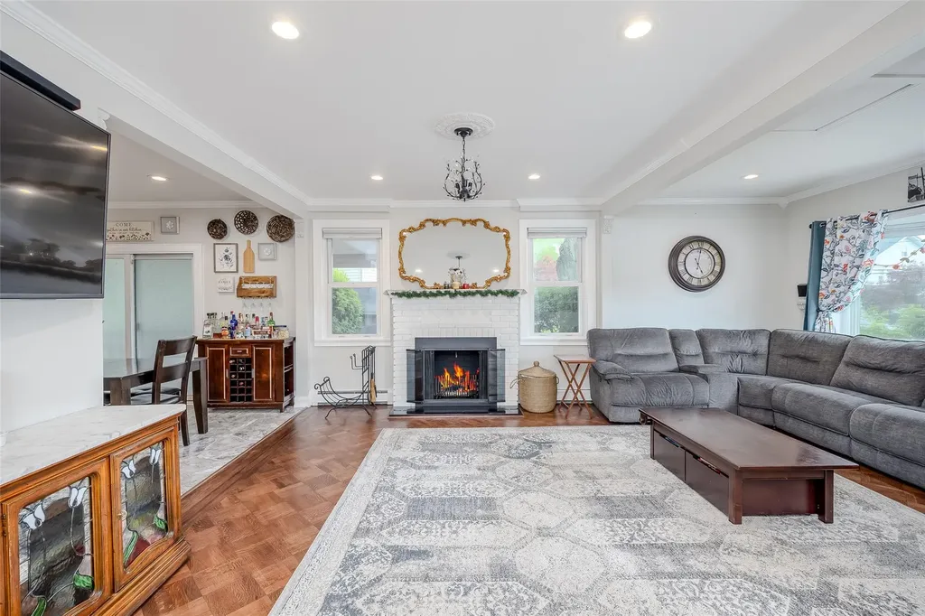 3 Palisade Avenue Lynbrook NY 11563
